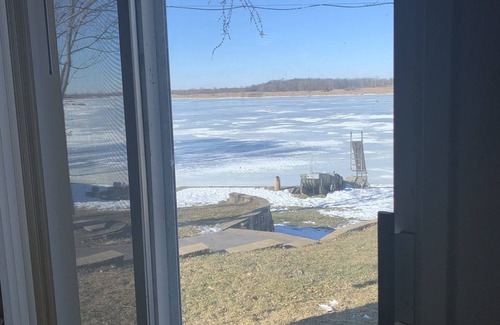 Butte Des Morts House | Studio cottage at mouth of the Fox River