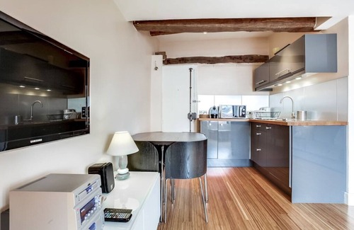 Quartier de la Porte-Saint-Denis Apartment | Studio de Charme Dans un Ancien Hôtel Particulier Napoléon III