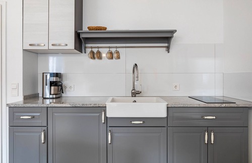Oberrotweil Apartment | Studio 'Iris' with Mountain View, Shared Garden and Wi-Fi
