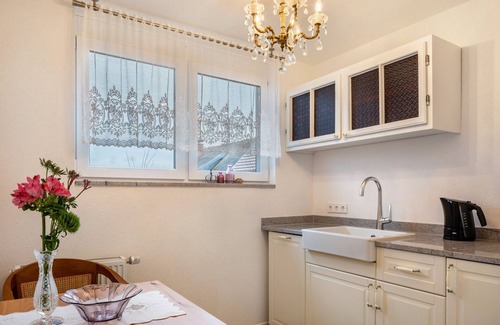 Oberrotweil Apartment | Studio 'Anemone' with Shared Garden, Balcony and Wi-Fi