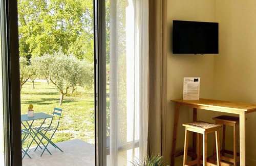 Noves Apartment | Studio equipped Terra "Au Bout Du Chemin" Domaine de Bournissac in Noves