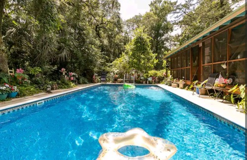 Tallahassee Apartment | Studio ESCAPE Cozy CLOSE-IN Kitchen Pool Work-Space