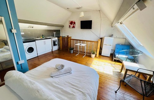 Figge's Marsh Apartment | Studio Flat