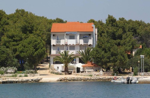 Verunic Apartment | Studio flat near beach Verunić, Dugi otok (AS-3480-a)