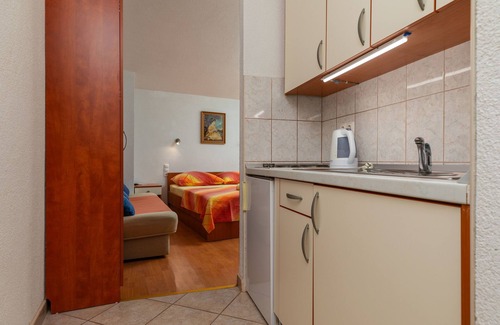 Drasnice Apartment | Studio flat near beach Drašnice, Makarska (AS-6697-a)