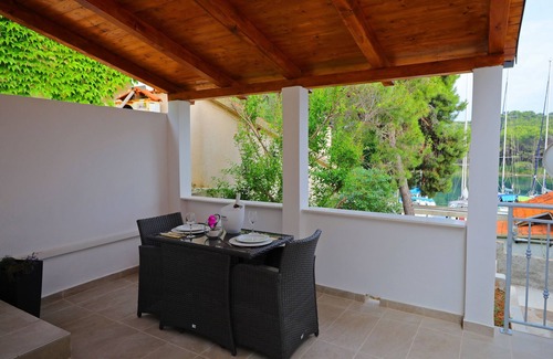 Molat Apartment | Studio flat with terrace and sea view Molat (AS-18433-a)
