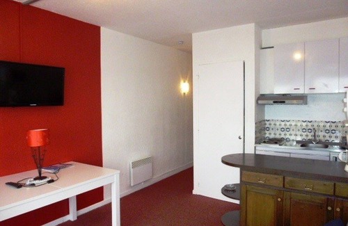 Arette Apartment | Studio for 6 at the slopes with balcony, ski locker, and free parking
