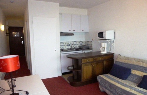 Arette Apartment | Studio for 6 at the slopes with balcony, ski locker, and free parking