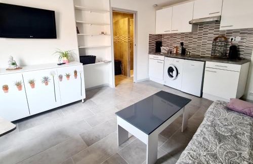 Portiragnes Apartment | Studio HELTYMIE 4-Vélos bienvenus-parking gratuit