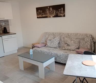 Portiragnes Apartment | Studio HELTYMIE 4-Vélos bienvenus-parking gratuit