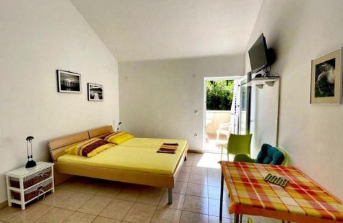 Molat Apartment | Studio in Brgulje with Beachfront Access