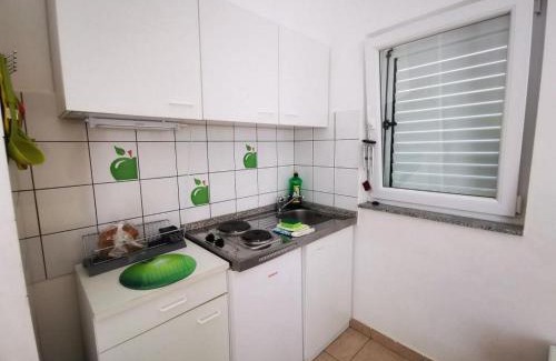 Molat Apartment | Studio in Brgulje with Beachfront Access