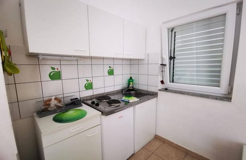 Molat Apartment | Studio in Brgulje with Beachfront Access