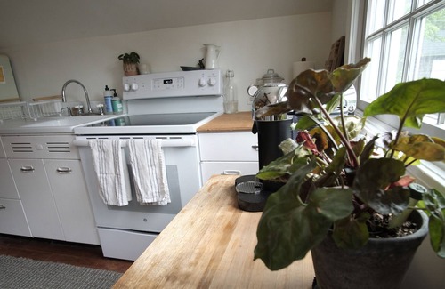 Kingston Apartment | Studio in Historic Kingston Village