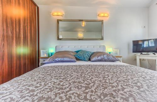 Kastel Kambelovac Apartment | Studio in Olive Grove close to Split and Trogir