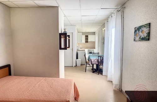 Lamalou-les-Bains Apartment | Studio Lamalou-les-Bains, 1 pièce, 2 personnes - FR-1-451-64