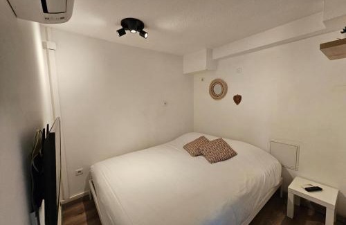 Le Beausset Apartment | Studio "Le Yellow" avec terrasse et parking