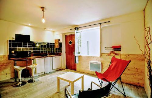 1st Arrondissement Apartment | Studio Longchamp