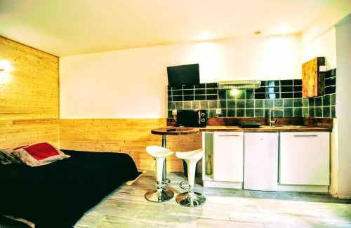 1st Arrondissement Apartment | Studio Longchamp