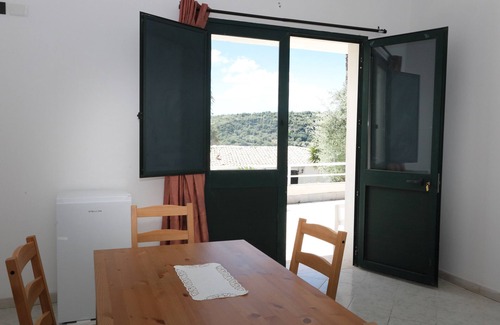 Noto Historic Centre Apartment | Studio 'Mandarino - Fiumara Val Di Noto' with Mountain View, Wi-Fi and Air Conditioning