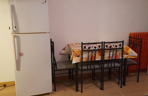 Les Platanes Apartment | Studio Meublé Avec Balcon