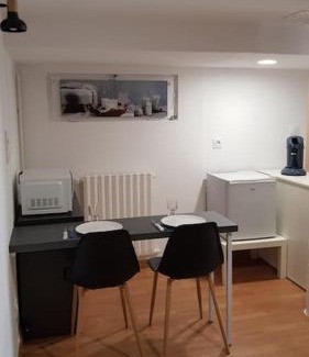 La Ferte-Bernard Apartment | Studio meublé en sous-sol en plein centre ville