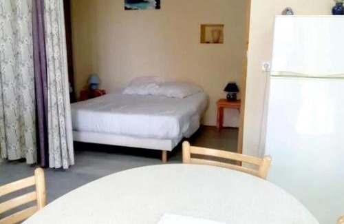 Hirel Apartment | Studio moderne à Hirel avec jardin clos et terrasse - 40m²
