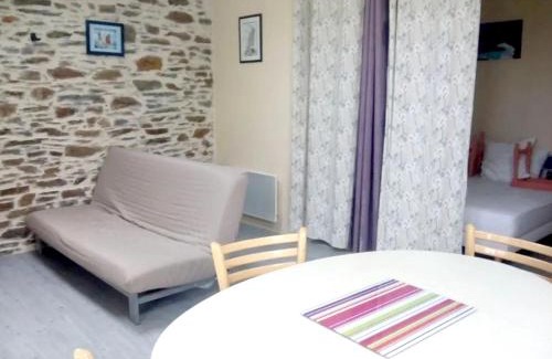 Hirel Apartment | Studio moderne à Hirel avec jardin clos et terrasse - 40m²