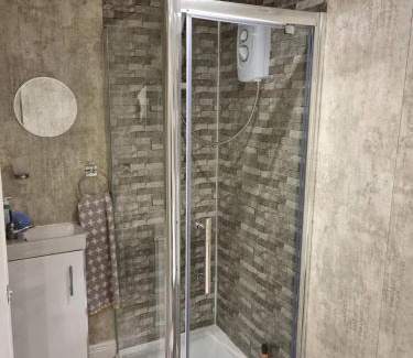 Sunderland Apartment | Studio Near Beach Garden Parking PetsOK