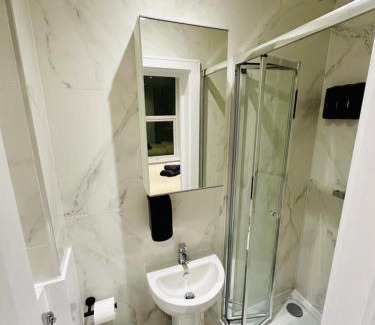 Magherafelt Apartment | Studio Near Buckingham Palace