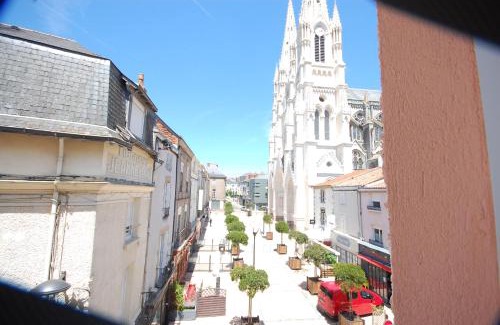 Cholet Apartment | Studio Notre Dame coeur de ville Wifi Netflix