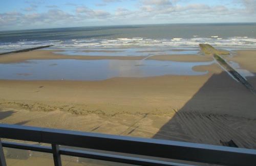 Middelkerke Apartment | Studio On The Beach With Sea View