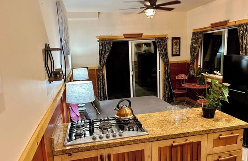 Kehena Apartment | Studio Phoenix, Pet Friendly Near Black Sand Beach Kitchen Dryer Washer & WiFi