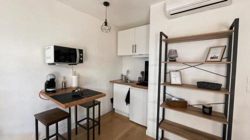 Villeneuve Loubet Beach Apartment | Studio proche plage avec jardinet et parking - Casa Garcia
