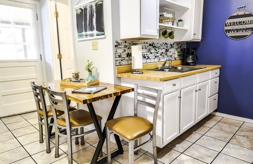 Eddyville Apartment | Studio Rental (Sleeps 1-4) - Studio style unit with small kitchen, bathroom, & 2 Queen Beds