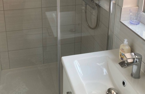 Dronfield Apartment | Studio Retreat at the gateway to the Peak District