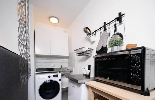 Pempelfort Apartment | Studio Rosso Zentral Altstadt Balkonmesse