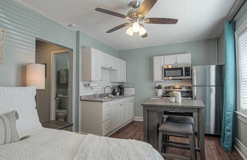 Country Club Plaza Area Apartment | Studio Simplicity at the Seville