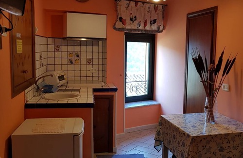 Collepardo Apartment | Studio - Sleeps 2 - Pets - Parking - Wifi