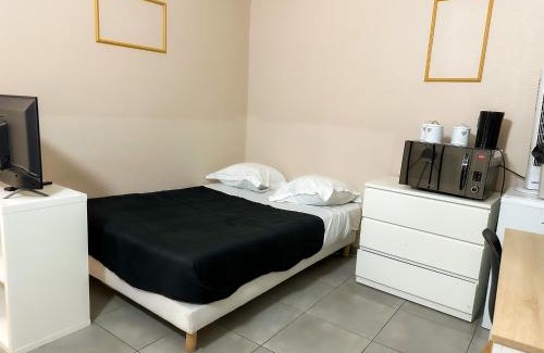 Meaux Apartment | Studio SN4 - Centre-Ville Meaux - Proche Disneyland