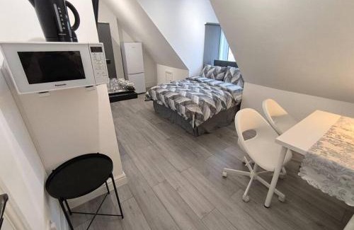 Tooting Apartment | Studio style room, near Tooting Broadway station