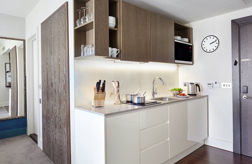 Prince's Apartment | Studio Suite in London | Business Centre On-Site + Free Wi-Fi