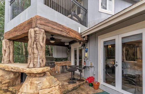 Orlando Apartment | Studio Suite with King & Queen beds Sleeps 4 with Kitchenette