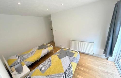 Sutton South House | Studio (Twin) in Central Sutton