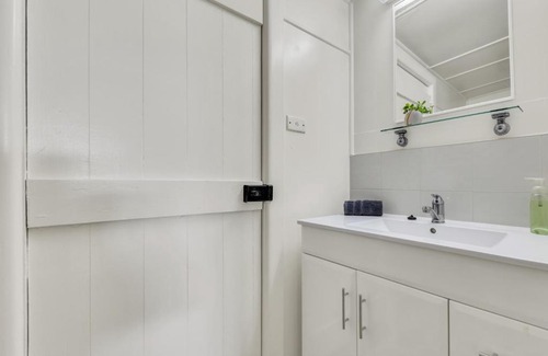 Mallacoota Apartment | Studio Views for Two