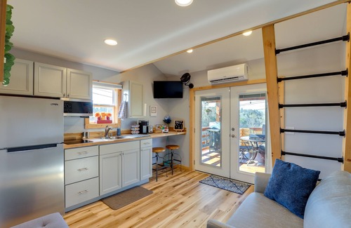 Marshall Apartment | Studio w/Loft, Hot Tub & Views in Marshall!