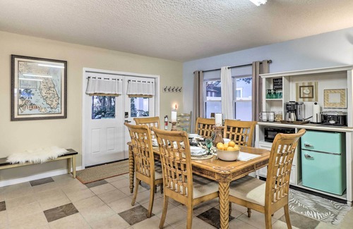 Northside Apartment | Studio w/Pool & Gas Grill < 1 Mi to River