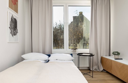 Stare Miasto District Apartment | Studio Winiarska With Parking by Renters