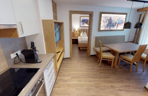 Heiligenblut Bed & Breakfast | Studio with balcony - Pension-Appartements Bergkristall