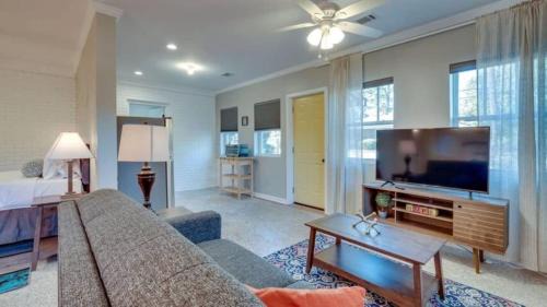 Thunderbolt House | Studio with Gazebo-Swanky Savannah Style